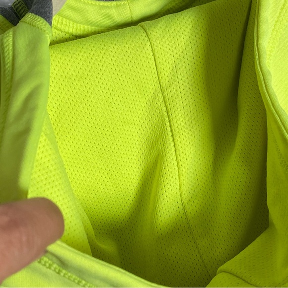 Dry-fit Hooded Sweater - Picture 4 of 6